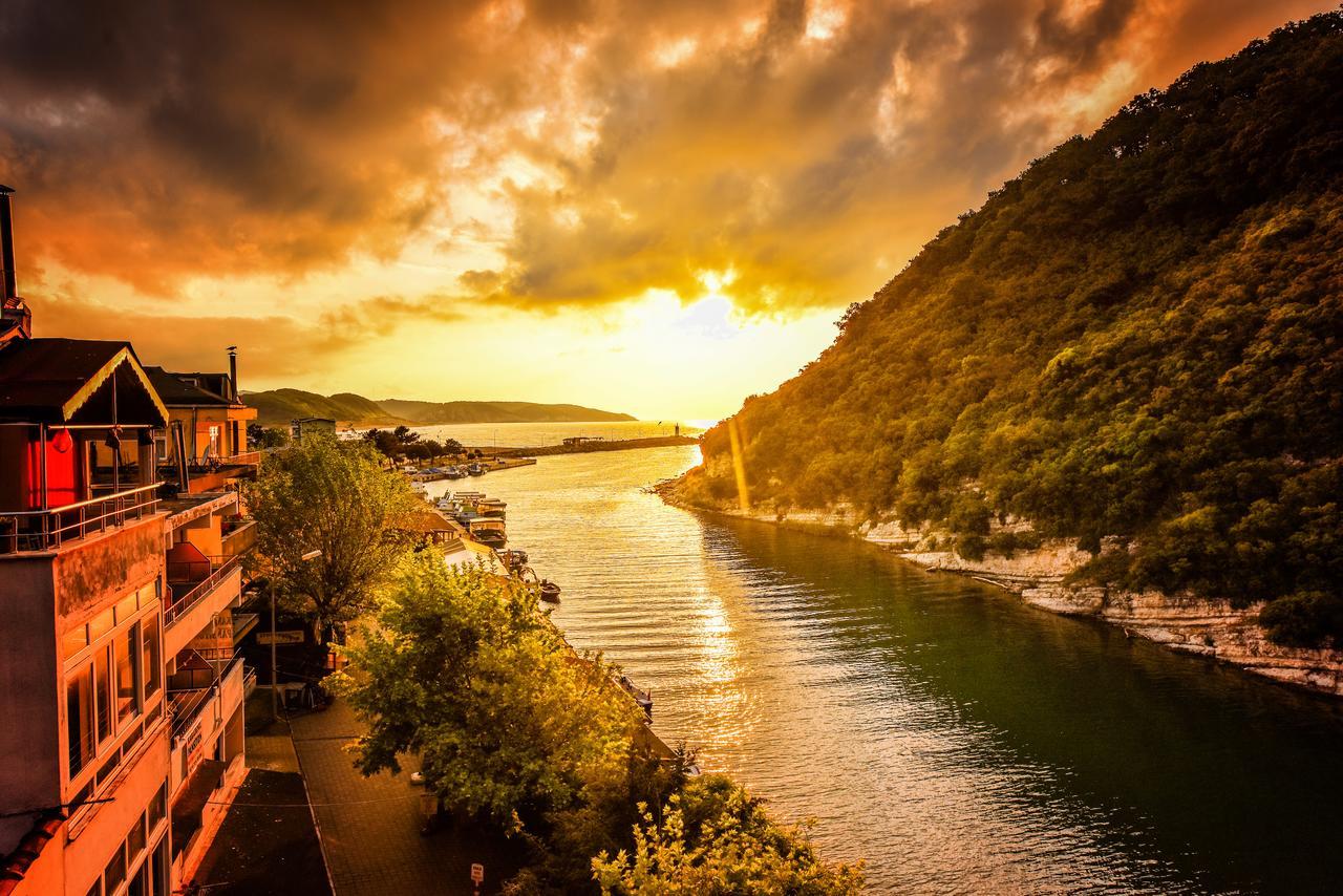Hill River Hotel Ağva Bagian luar foto